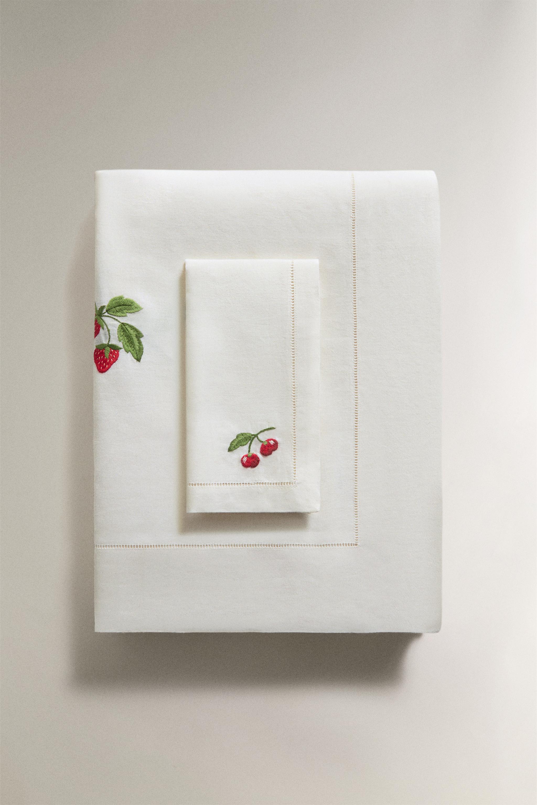 NAPPE BRODERIE FRUITS